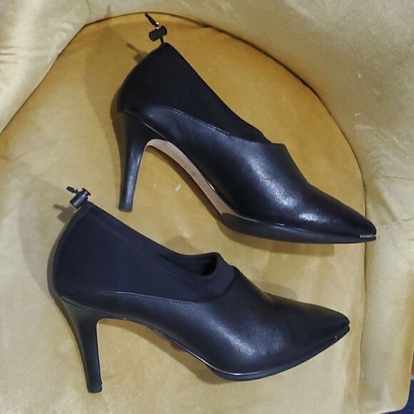 Cole Haan Grand Ambition Black Leather Heels with Adjustable Insert - Picture 12 of 15